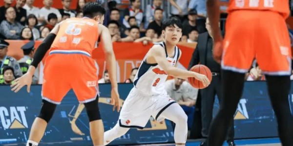 杏彩体育-广东被福建双杀2人引失望！杜锋用人还是有问题，萨林杰没法用！