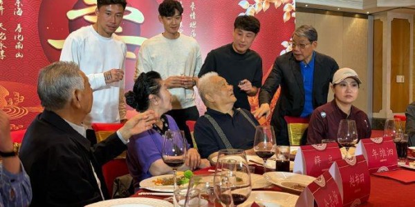 杏彩体育app下载-石雪清：从七十年代徐根宝就为年老庆生，此恩情成中国足坛佳话